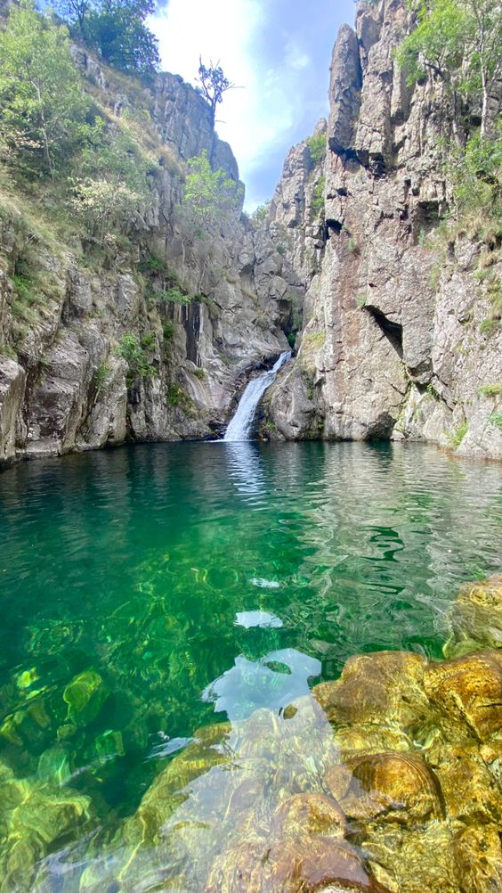 petite cascade dans l'Ardèche