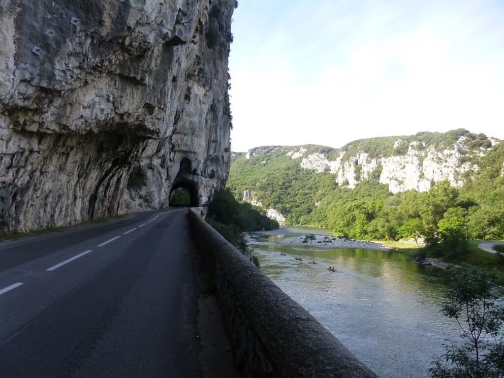 la route qui sui l'Ardèche